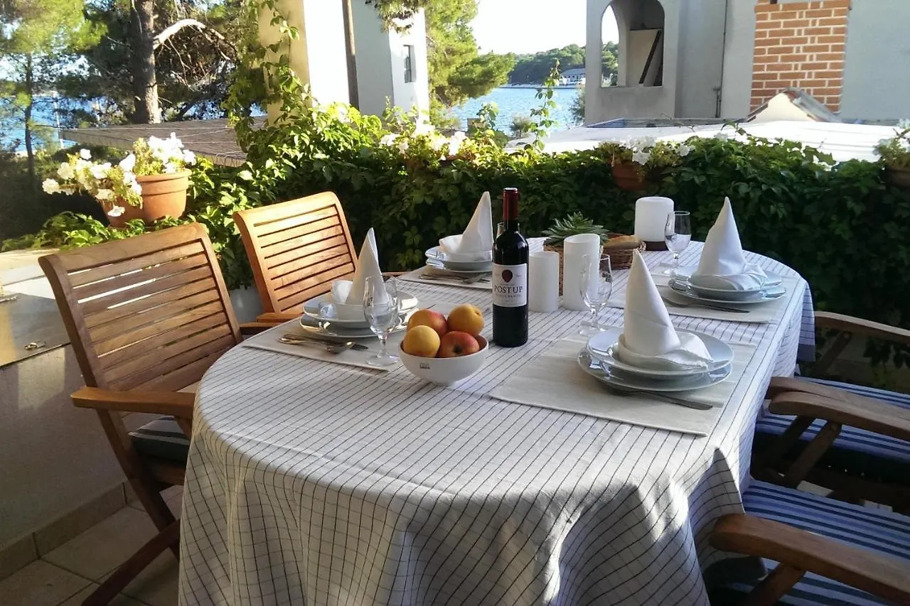 Apartments By The Sea Verunic, Dugi Otok - 8103 0*, Veli Rat Croatia